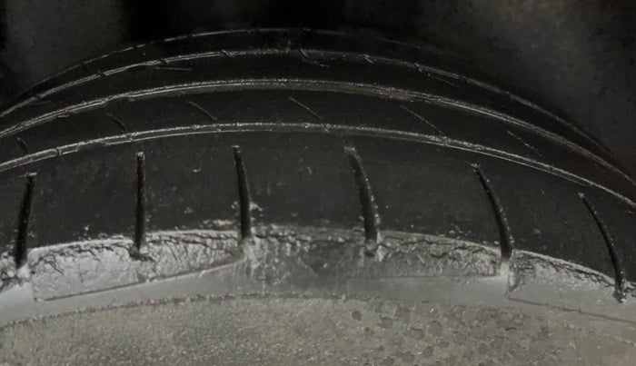 2013 Volkswagen Polo HIGHLINE1.2L, Petrol, Manual, 83,089 km, Right Rear Tyre Tread