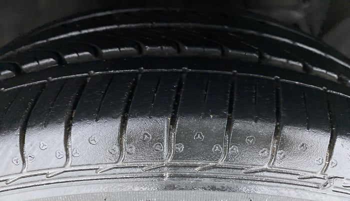 2020 Ford FREESTYLE TITANIUM + 1.2 TI-VCT, Petrol, Manual, 7,195 km, Right Front Tyre Tread