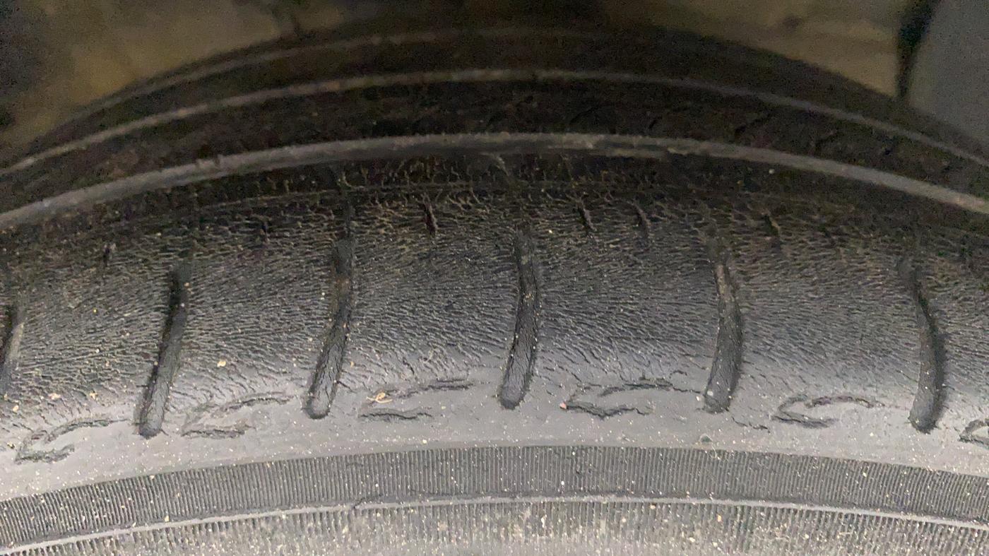 2020 Hyundai AURA SX PLUS 1.2 AMT, Petrol, Automatic, 41,027 km, Right Front Tyre Tread