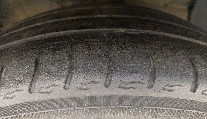 2020 Hyundai AURA SX PLUS 1.2 AMT, Petrol, Automatic, 41,027 km, Right Front Tyre Tread