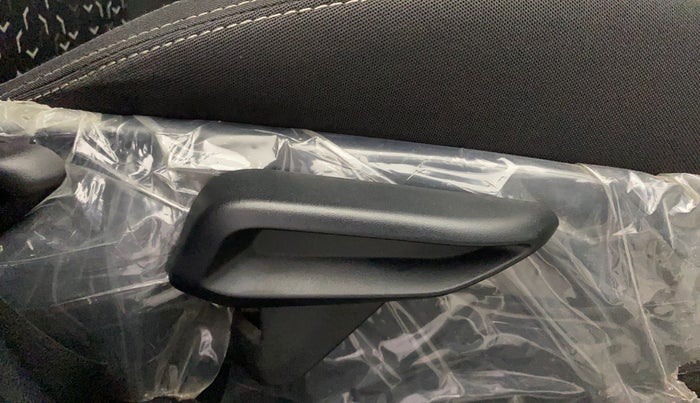 2020 Tata Tiago XZ PETROL, Petrol, Manual, 17,028 km, Driver Side Adjustment Panel