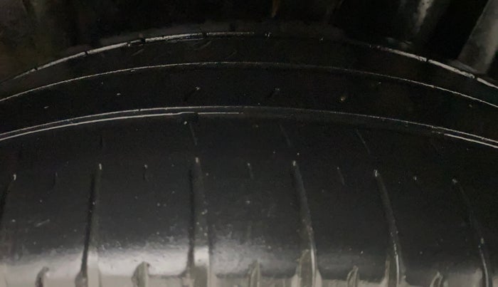 2019 Maruti Ertiga ZXI+ SHVS, Petrol, Manual, 40,082 km, Left Rear Tyre Tread