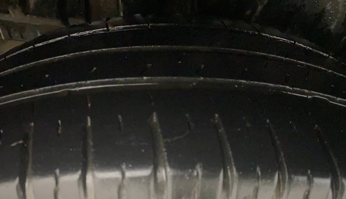 2019 Maruti Ertiga ZXI+ SHVS, Petrol, Manual, 40,082 km, Right Rear Tyre Tread