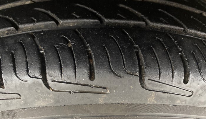 2013 Hyundai Eon ERA +, Petrol, Manual, 41,357 km, Left Front Tyre Tread