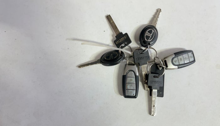 2018 Tata Tiago XE PETROL, CNG, Manual, 53,821 km, Key Close Up