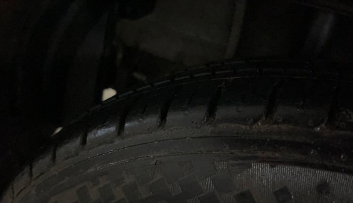 2018 Tata Tiago XE PETROL, CNG, Manual, 53,821 km, Right Rear Tyre Tread