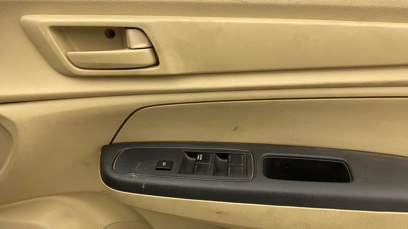 2019 Honda Amaze 1.2L I-VTEC E, CNG, Manual, 59,904 km, Driver Side Door Panels Control