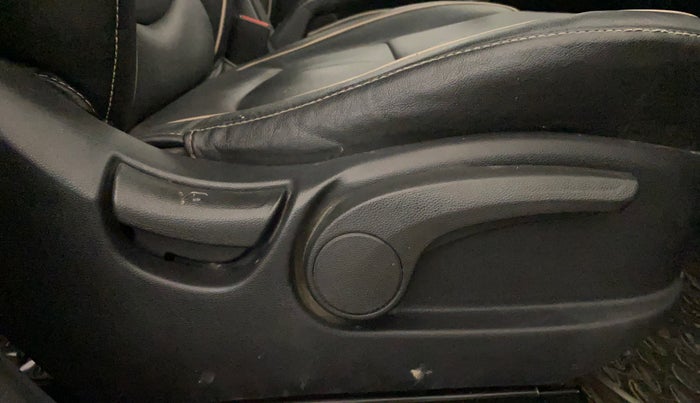 2016 Hyundai Creta S 1.6 PETROL, Petrol, Manual, 70,789 km, Driver Side Adjustment Panel