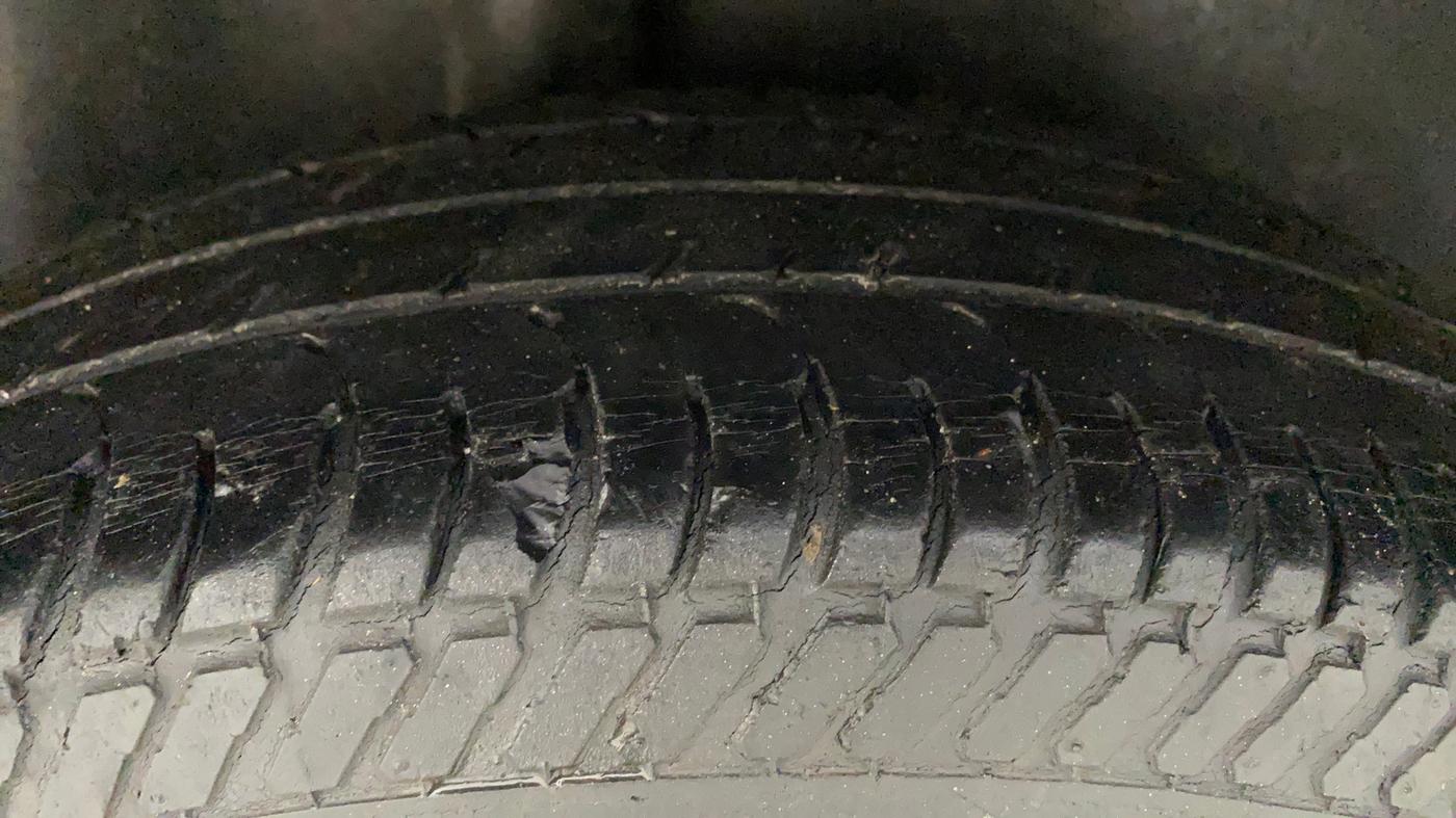 2010 Maruti Swift Dzire VXI, Petrol, Manual, 65,403 km, Right Rear Tyre Tread