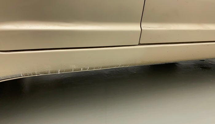 2010 Maruti Swift Dzire VXI, Petrol, Manual, 65,403 km, Right running board - Paint is slightly faded