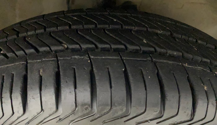 2010 Maruti Swift Dzire VXI, Petrol, Manual, 65,403 km, Right Front Tyre Tread