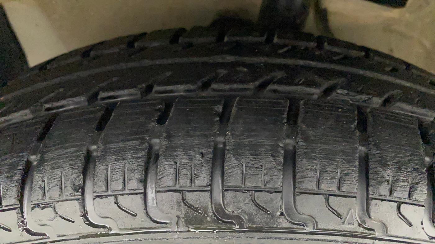 2010 Maruti Swift Dzire VXI, Petrol, Manual, 65,403 km, Left Front Tyre Tread