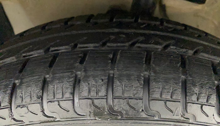 2010 Maruti Swift Dzire VXI, Petrol, Manual, 65,403 km, Left Front Tyre Tread