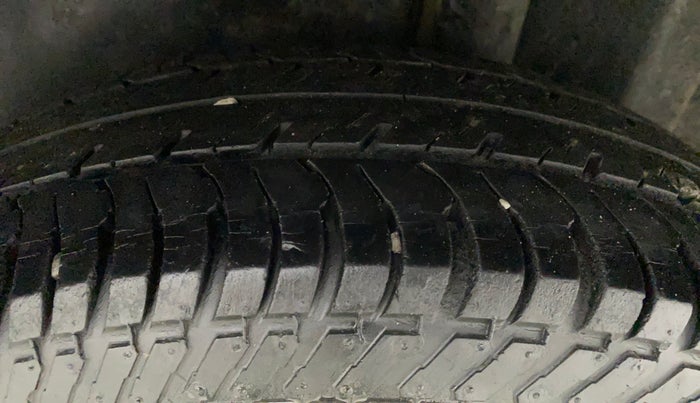 2010 Maruti Swift Dzire VXI, Petrol, Manual, 65,403 km, Left Rear Tyre Tread