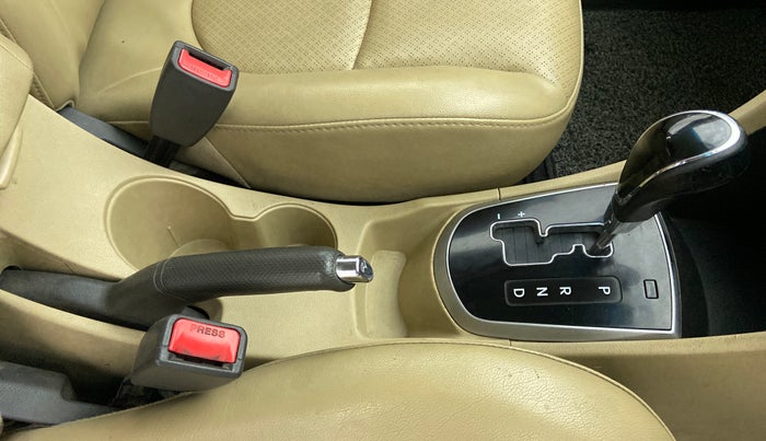 2014 Hyundai Verna FLUIDIC 1.6 CRDI SX OPT AT, Diesel, Automatic, 99,781 km, Gear Lever