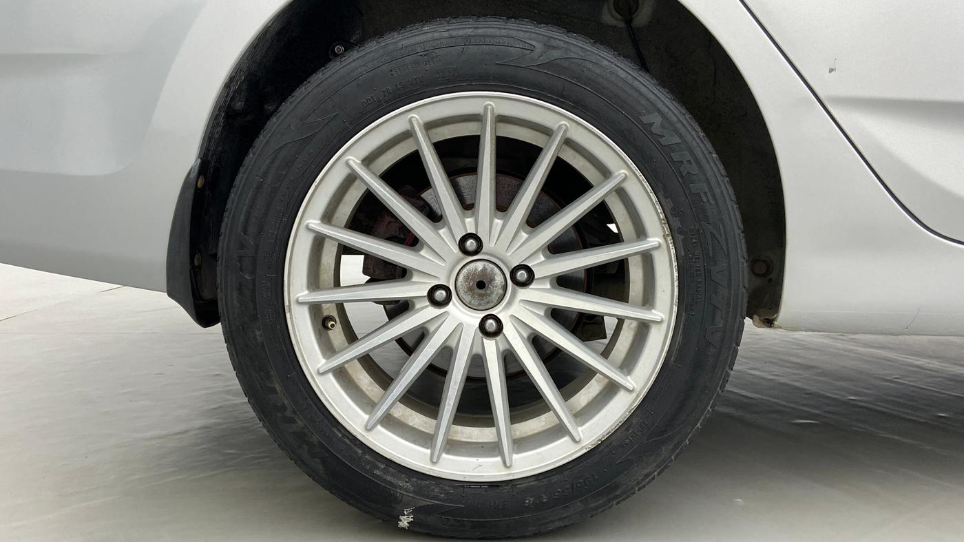 2014 Hyundai Verna FLUIDIC 1.6 CRDI SX OPT AT, Diesel, Automatic, 99,781 km, Right Rear Wheel
