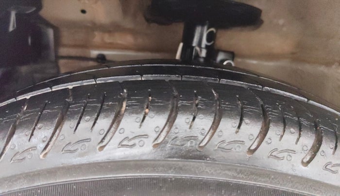2014 Maruti Swift Dzire ZXI, Petrol, Manual, 69,292 km, Left Front Tyre Tread
