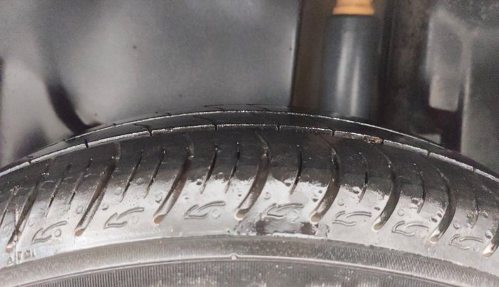 2014 Maruti Swift Dzire ZXI, Petrol, Manual, 69,292 km, Left Rear Tyre Tread