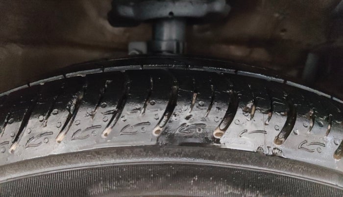 2014 Maruti Swift Dzire ZXI, Petrol, Manual, 69,292 km, Right Front Tyre Tread