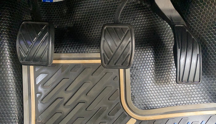 2021 Maruti S Cross ZETA 1.5, Petrol, Manual, 21,797 km, Pedals