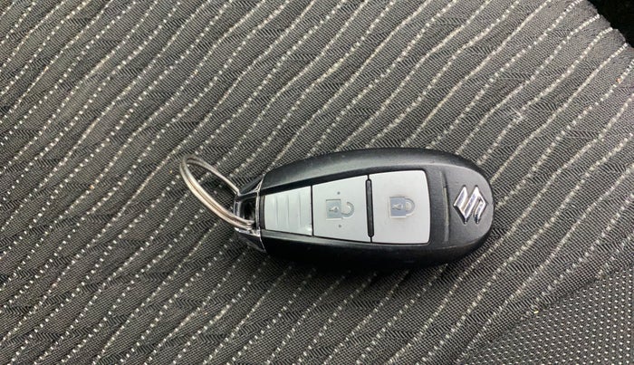 2017 Maruti Baleno ZETA PETROL 1.2, Petrol, Manual, 58,613 km, Key Close Up