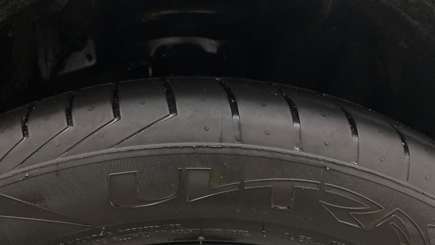 2023 Hyundai ALCAZAR 2.0 SIGNATURE (O) AT 7STR, Petrol, Automatic, 94,654 km, Right Front Tyre Tread