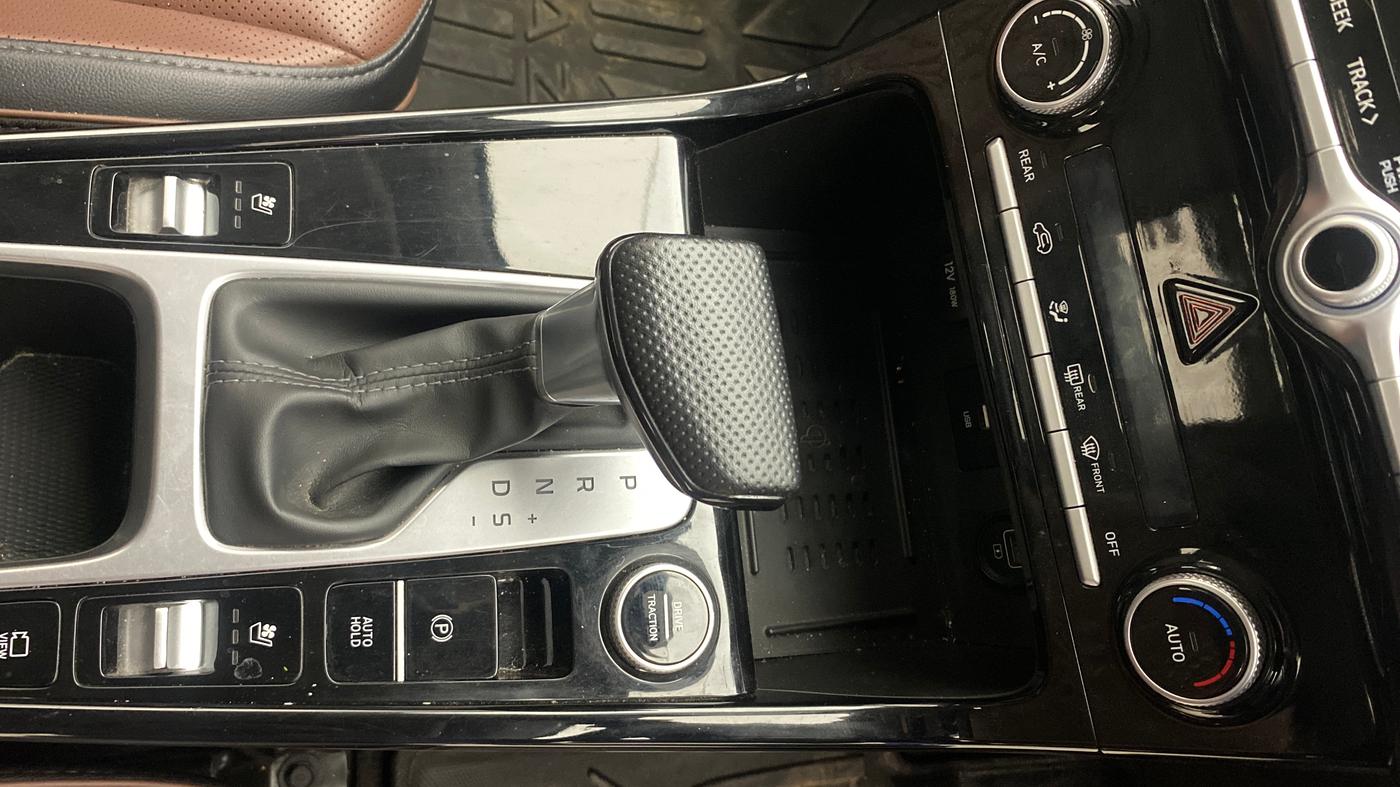 2023 Hyundai ALCAZAR 2.0 SIGNATURE (O) AT 7STR, Petrol, Automatic, 94,654 km, Gear Lever