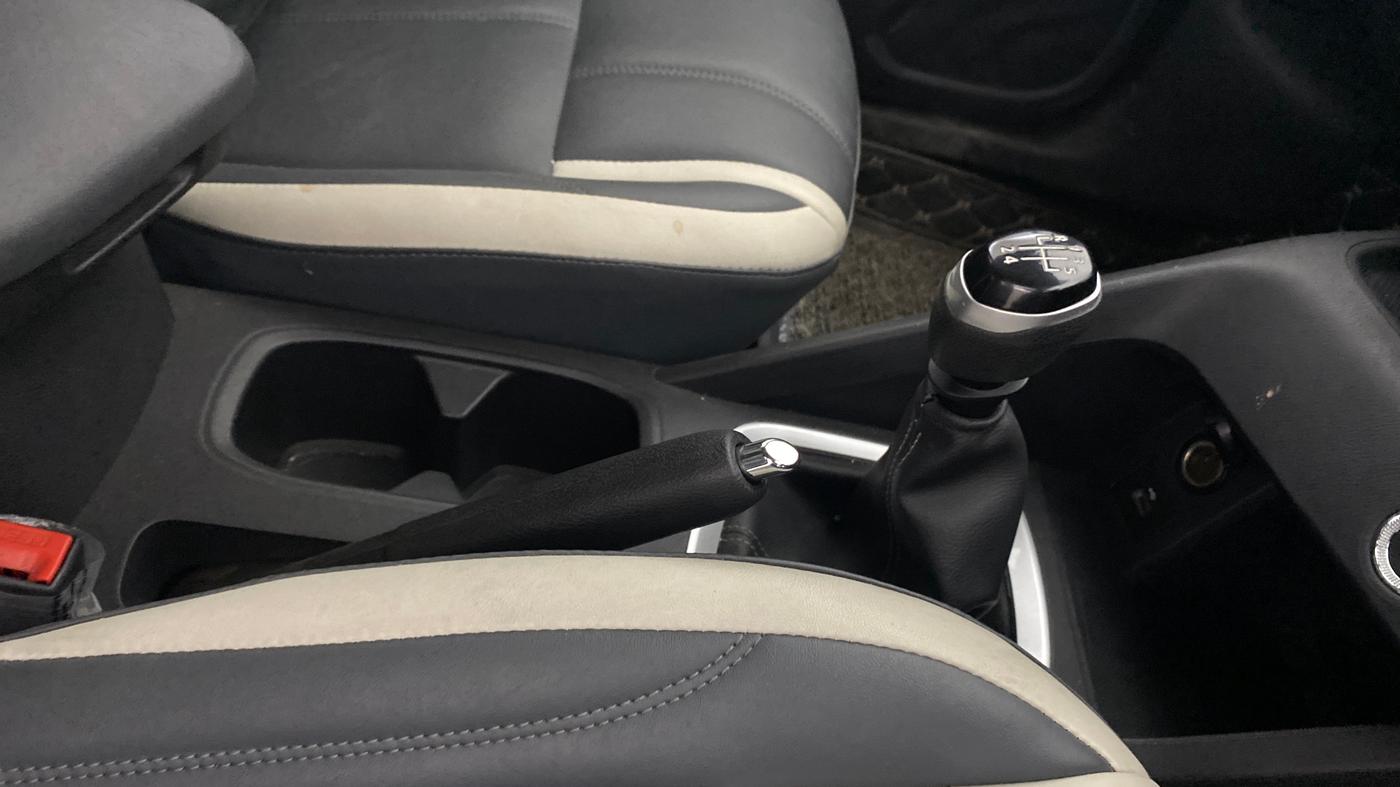 2024 Nissan MAGNITE N-Connecta B4D 1.0 Petrol MT, Petrol, Manual, 10,573 km, Gear Lever
