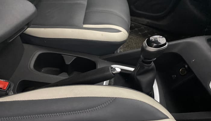 2024 Nissan MAGNITE N-Connecta B4D 1.0 Petrol MT, Petrol, Manual, 10,573 km, Gear Lever