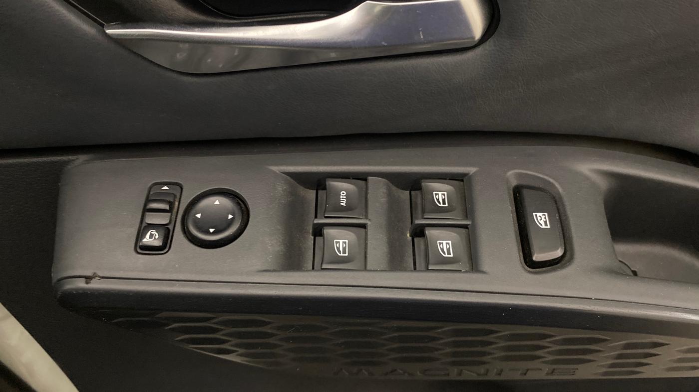 2024 Nissan MAGNITE N-Connecta B4D 1.0 Petrol MT, Petrol, Manual, 10,573 km, Driver Side Door Panels Control