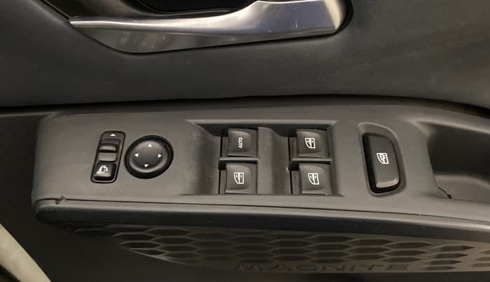 2024 Nissan MAGNITE N-Connecta B4D 1.0 Petrol MT, Petrol, Manual, 10,573 km, Driver Side Door Panels Control