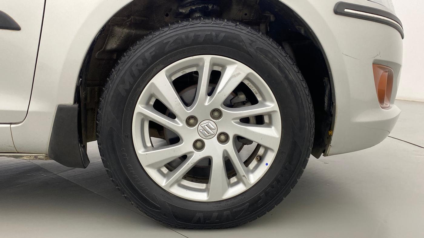 2014 Maruti Swift ZDI, Diesel, Manual, 43,700 km, Right Front Wheel