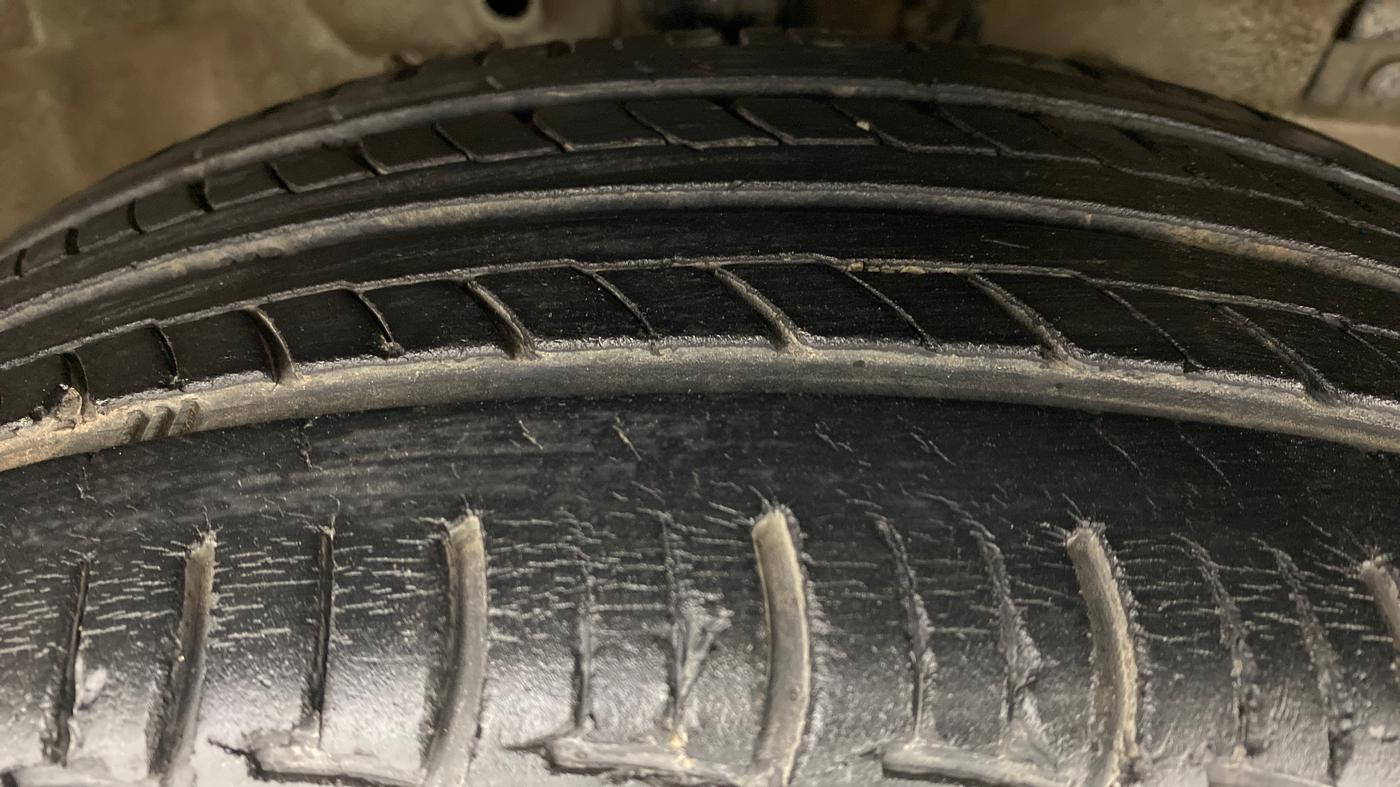 2014 Maruti Swift ZDI, Diesel, Manual, 43,700 km, Right Front Tyre Tread