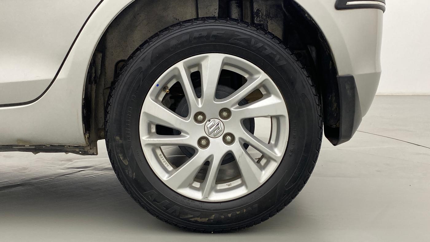 2014 Maruti Swift ZDI, Diesel, Manual, 43,700 km, Left Rear Wheel