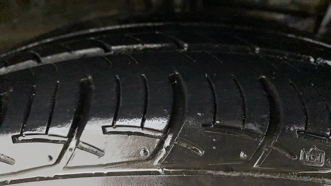 2017 Maruti Ciaz ZETA 1.4  AT PETROL, Petrol, Automatic, 58,022 km, Right Front Tyre Tread