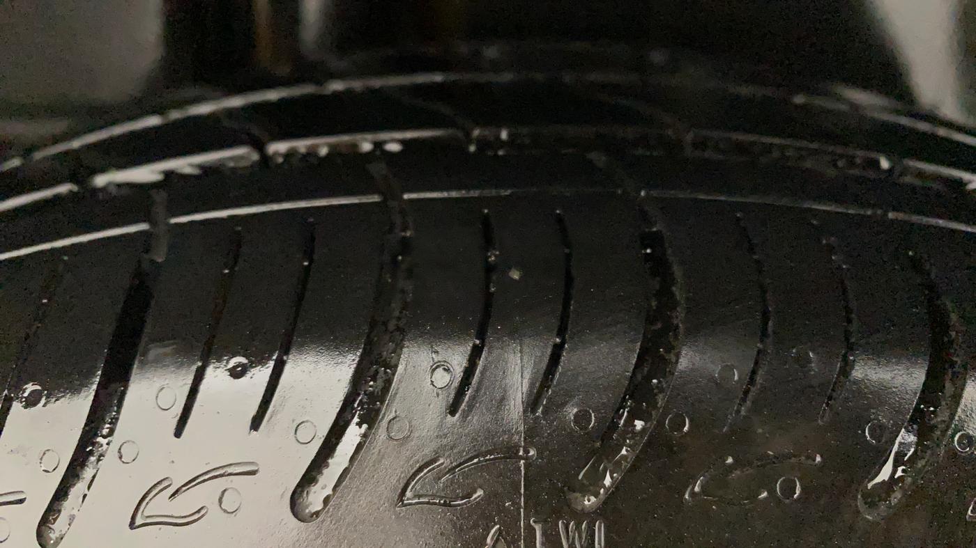 2017 Maruti Ciaz ZETA 1.4  AT PETROL, Petrol, Automatic, 58,022 km, Right Rear Tyre Tread