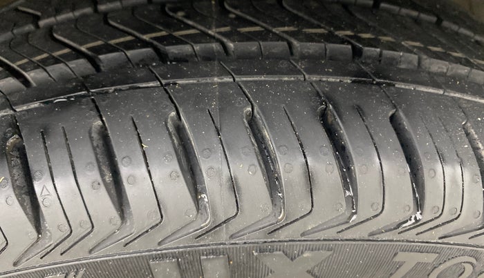 2019 Maruti Baleno ZETA PETROL 1.2, Petrol, Manual, 99,637 km, Right Front Tyre Tread