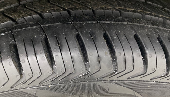 2019 Maruti Baleno ZETA PETROL 1.2, Petrol, Manual, 99,637 km, Right Rear Tyre Tread