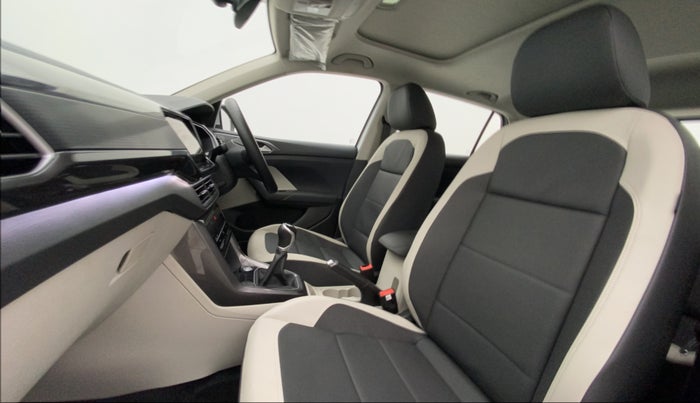 2022 Volkswagen TAIGUN TOPLINE 1.0 TSI MT, Petrol, Manual, 5,259 km, Right Side Front Door Cabin