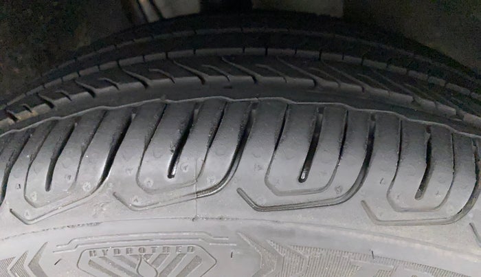 2022 Volkswagen TAIGUN TOPLINE 1.0 TSI MT, Petrol, Manual, 5,259 km, Right Front Tyre Tread