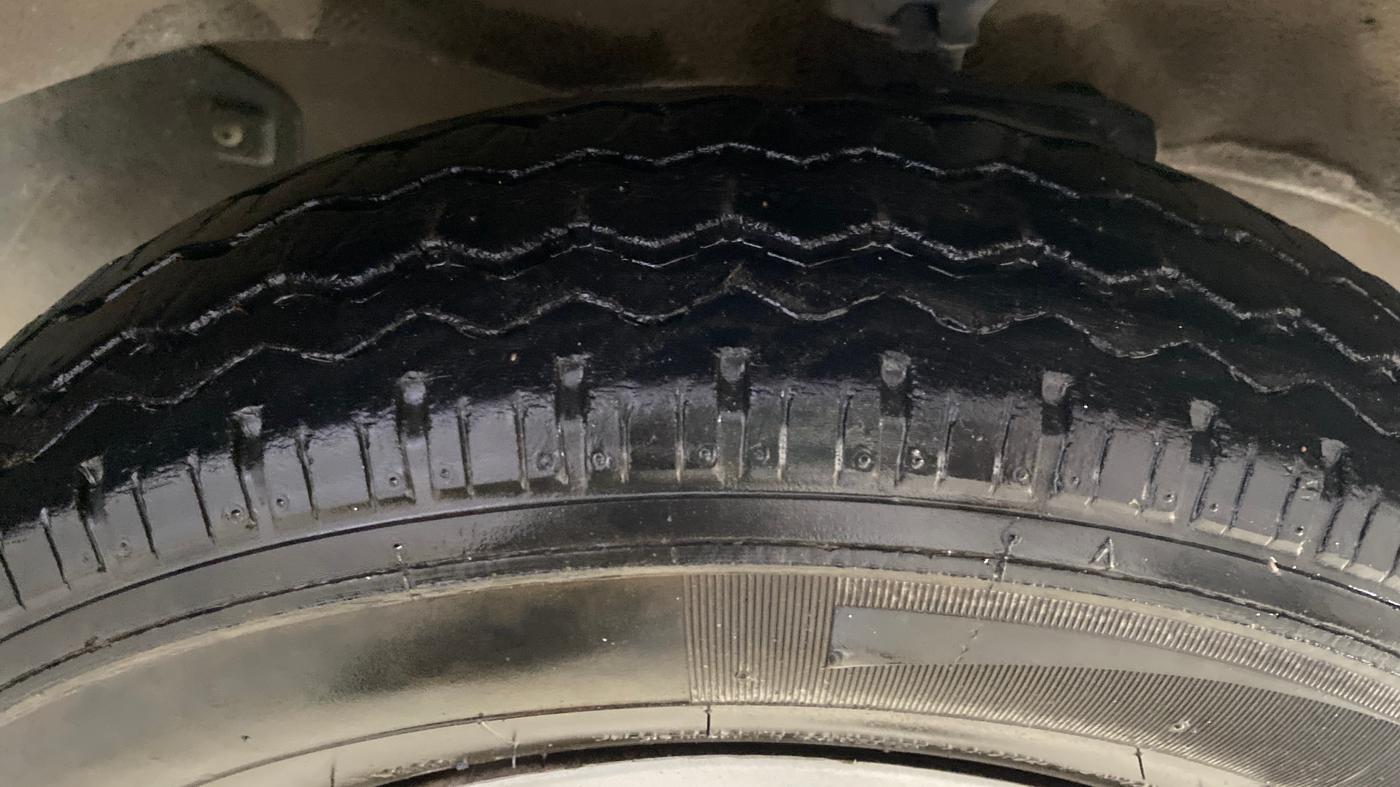 2022 Maruti Eeco 5 STR AC (O), Petrol, Manual, 18,201 km, Right Front Tyre Tread