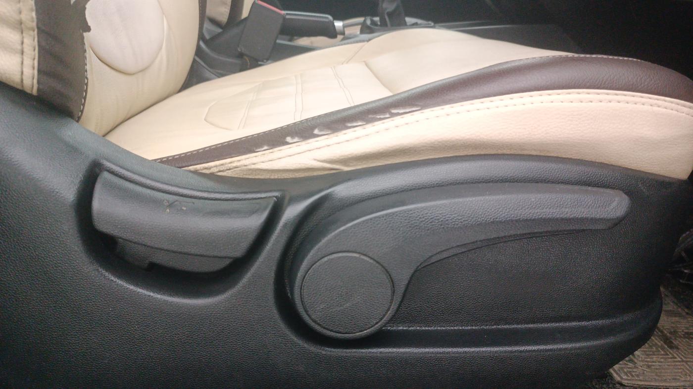 2018 Hyundai Creta SX AT 1.6 DIESEL, Diesel, Automatic, 1,27,141 km, Driver Side Adjustment Panel