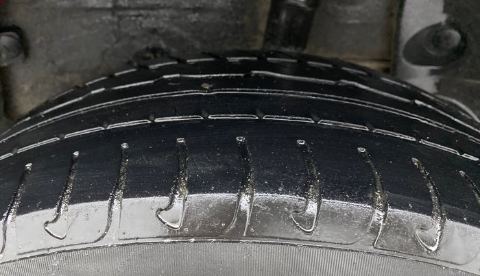 2014 Renault Duster 85 PS RXL DIESEL, Diesel, Manual, 78,537 km, Left Rear Tyre Tread