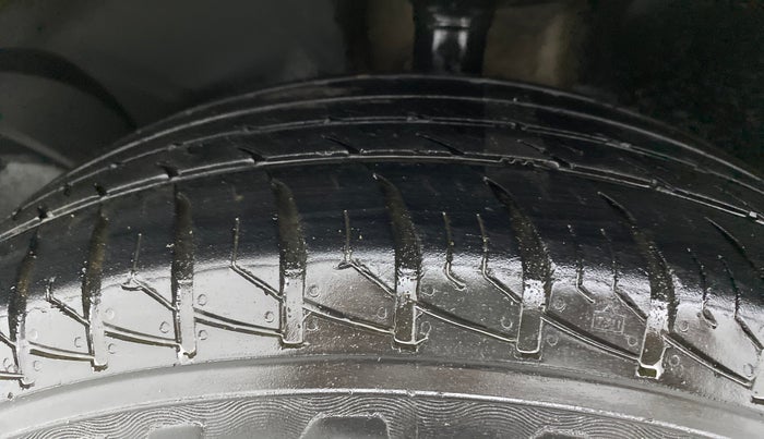 2014 Renault Duster 85 PS RXL DIESEL, Diesel, Manual, 78,537 km, Left Front Tyre Tread