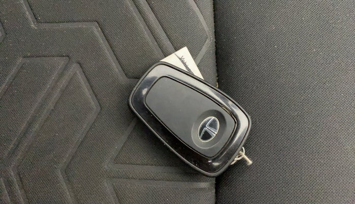 2022 Tata NEXON XZA PLUS PETROL, Petrol, Automatic, 23,210 km, Key Close Up