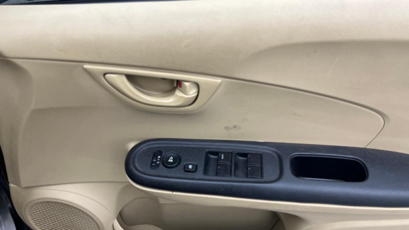 2015 Honda Amaze 1.2L I-VTEC S, Petrol, Manual, 62,387 km, Driver Side Door Panels Control