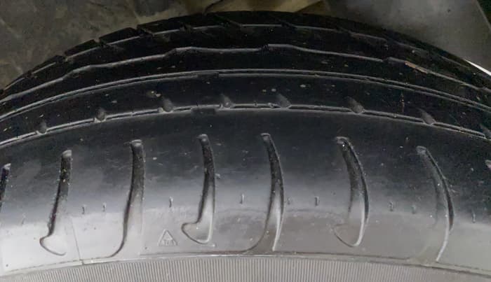 2016 Renault Duster RXZ AMT 110 PS, Diesel, Automatic, 44,628 km, Right Front Tyre Tread