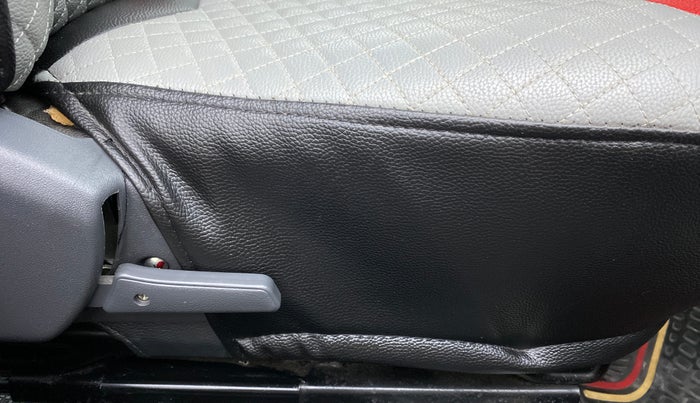 2018 Maruti Alto 800 LXI, Petrol, Manual, 6,825 km, Driver Side Adjustment Panel
