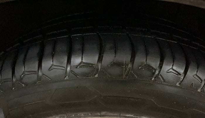 2022 Maruti Ciaz ZETA 1.5 SHVS MT PETROL, Petrol, Manual, 53,833 km, Right Front Tyre Tread