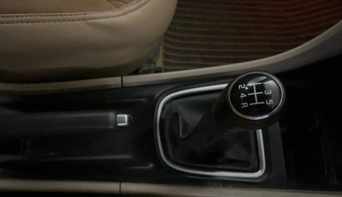 2022 Maruti Ciaz ZETA 1.5 SHVS MT PETROL, Petrol, Manual, 53,833 km, Gear Lever